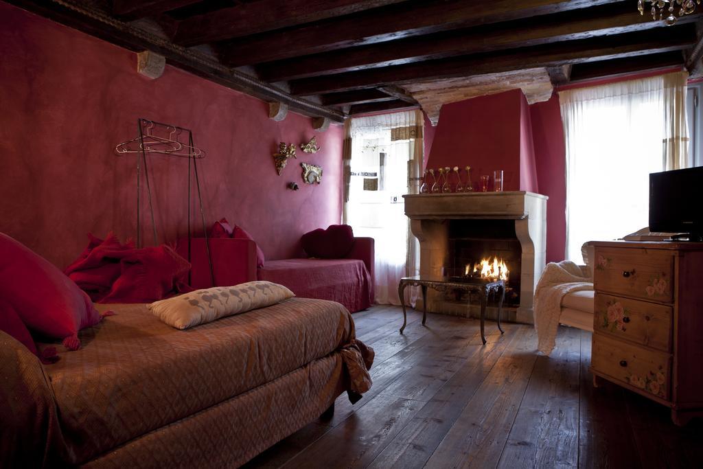 Locanda Al Cappello Bed and Breakfast Udine Rum bild